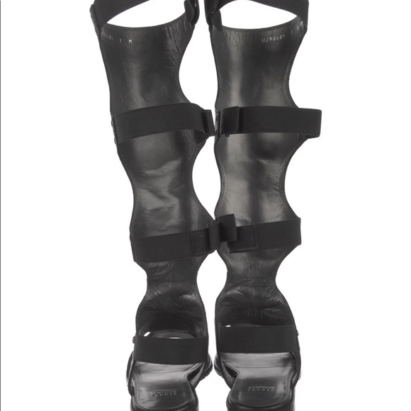 Stuart Weitzman Backview Leather Gladiator Shoes - Picture 4 of 7